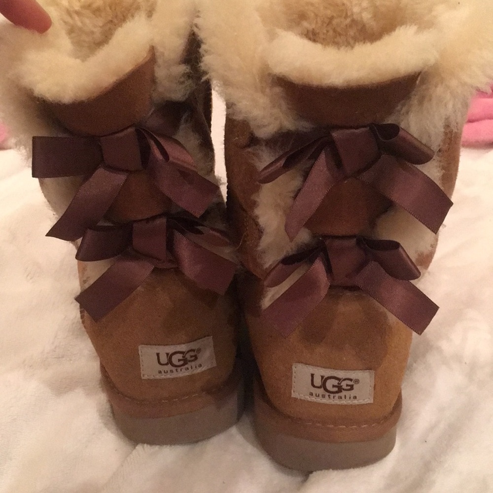 Bow Medium Brown Uggs